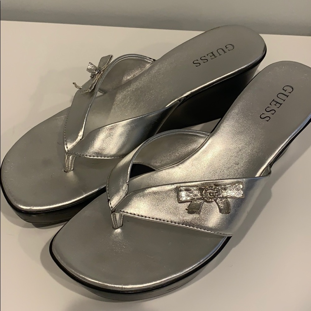GUESS flip flops